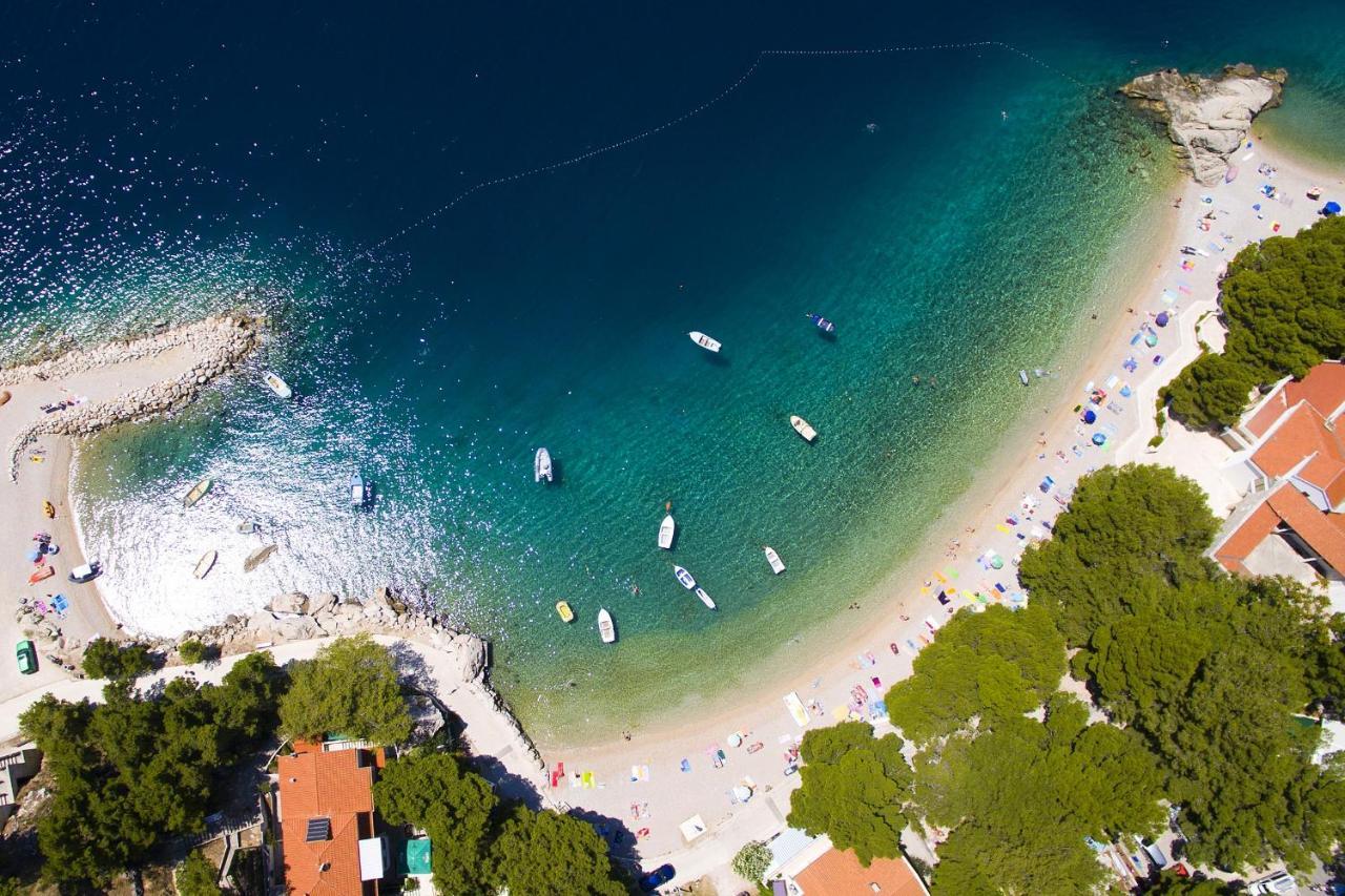 Rooms With A Parking Space Brela, Makarska - 17281 ภายนอก รูปภาพ