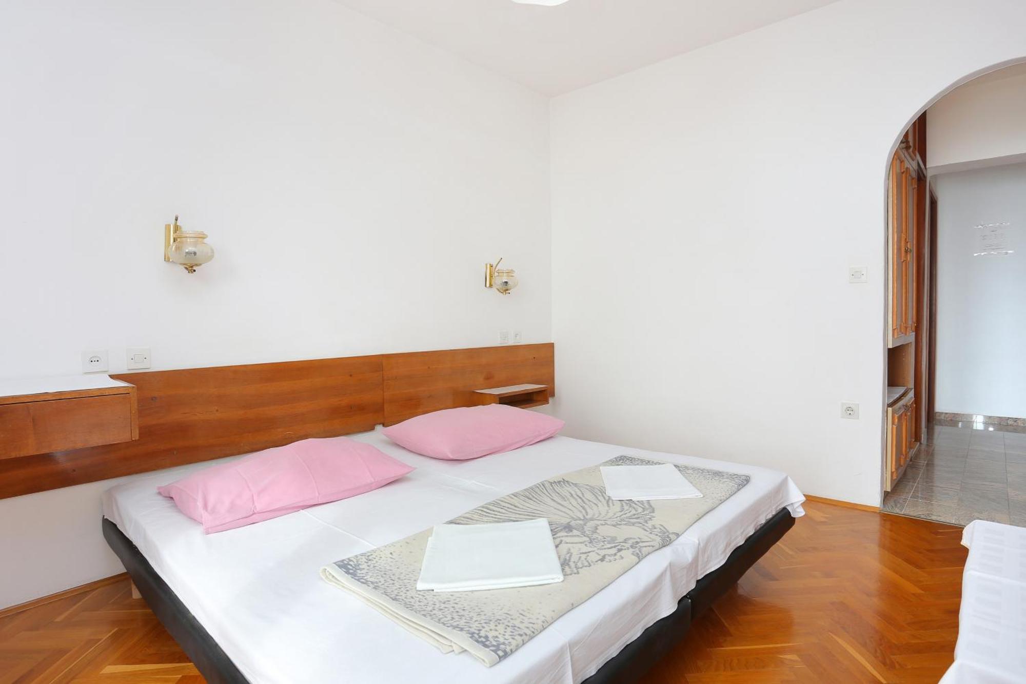 Rooms With A Parking Space Brela, Makarska - 17281 ห้อง รูปภาพ